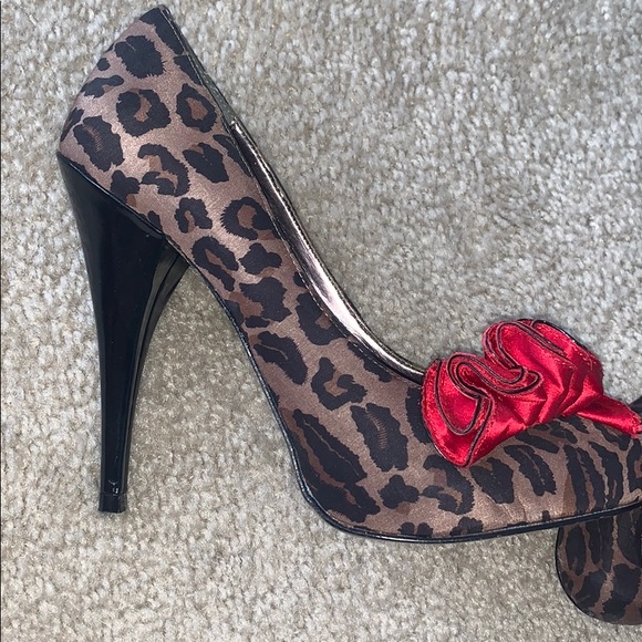 Steve Madden Cheetah Heels - Picture 2 of 3